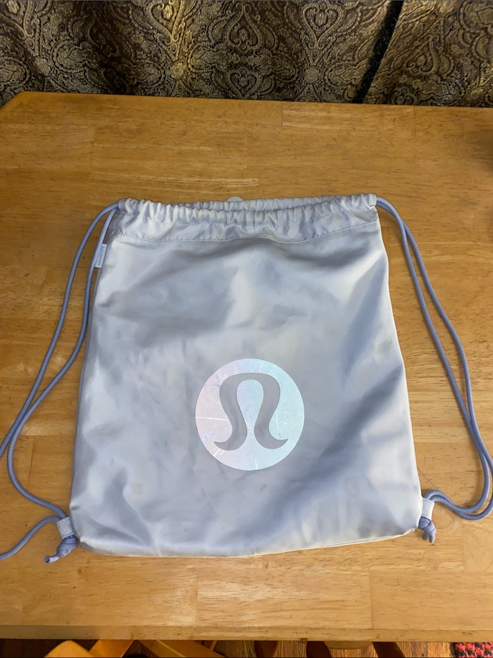 ! Lululemon Lightweight Gym Sack Bag Backpack 13L light grey pre-owned eith spot